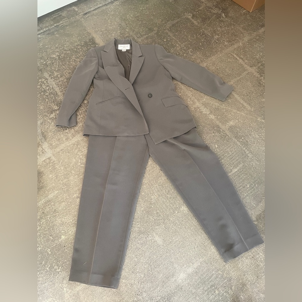 Jones New York Vintage Pantsuit Women’s Gray  Size 12P Petite